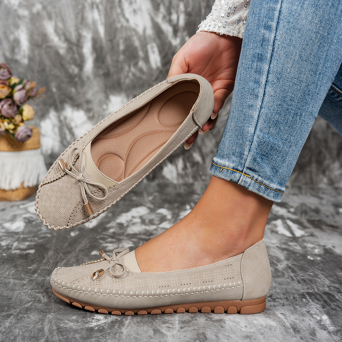 Large size popular foreign trade sewing butterfly knot solid color women's flat bottomed loafers